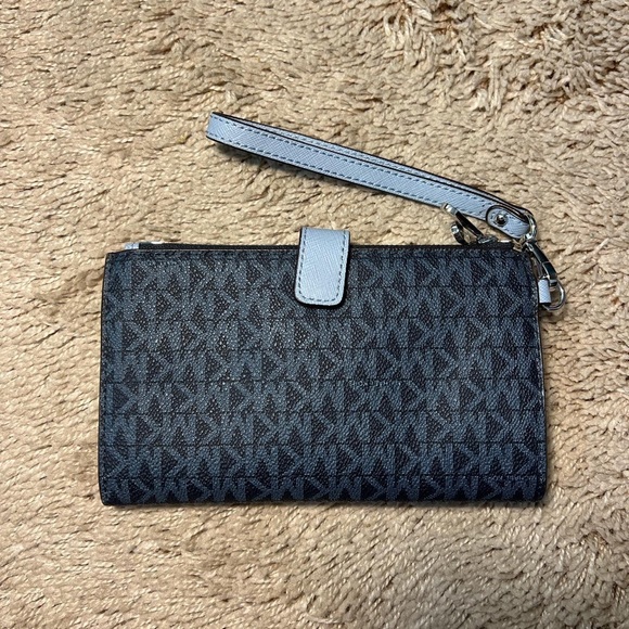 Michael Kors Wallet - Picture 2 of 3